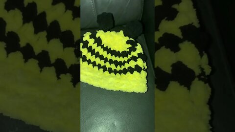 Prototype of a baby bee beanie!!! Love it!