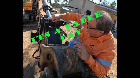It’s a Vader maintenance day #offgridhomestead #offgridliving #bush #farm #excavator #excavators