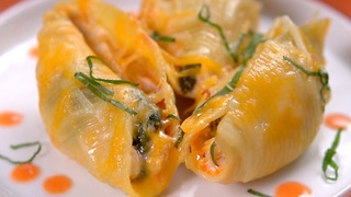 Buffalo Chicken Stuffed Shells