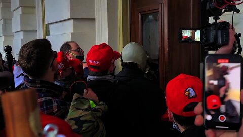 Capitol Hill Protesters Chant USA While Attempting to Enter Side Doors