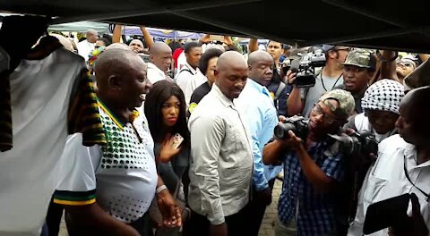 Ramaphosa goes shopping at ANC conference (KDd)