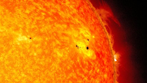 Sunspots Meteors AI Russia China Iran Paul & Mike Interview 08:05:21