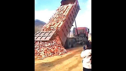 Satisfying Videos of Workers That Work Extremely Well_ I Can_t Stop Watching It