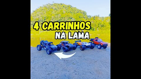 4 carros de controle remoto numa trilha na lama