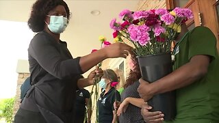 Boca Raton florist delivers flowers to senior living facility before Mother's Day