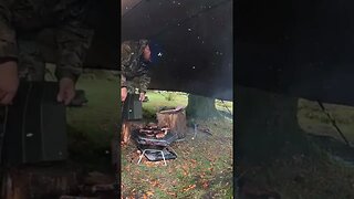 cooking sausages and burgers. riverside wildcamping. speedlapse