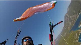 Pânico no ar: Parapente perde o controlo e cai no mar