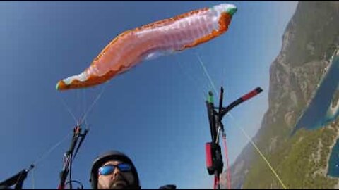 Pânico no ar: Parapente perde o controlo e cai no mar