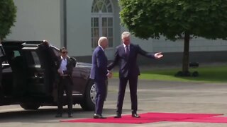 Lithuanian Pres. Gitanas Nausėda Instructs Joe Biden To Stand On Red Carpet At Presidential Palace