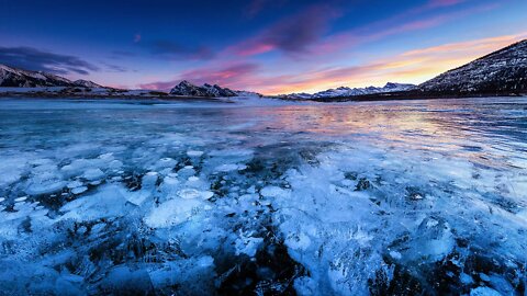 Frozen active water makes the coolest echoing sounds