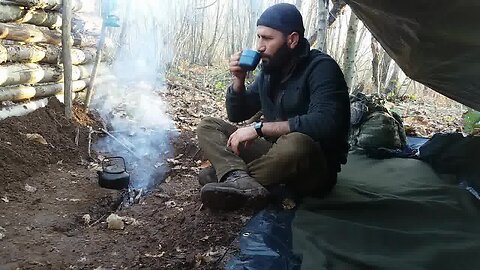 4 days solo camp: Wild camping in the rain, wood bed, tarp shelter, woodworking