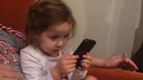 "Toddler Girl Tells Siri She Loves Her"