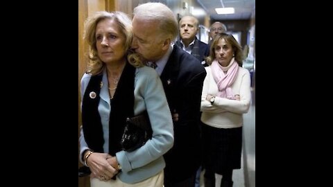 Joe biden still has a problem sniffing people.