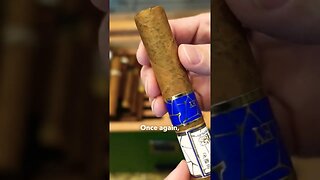 What are these green splotches on this cigar? #cigar #cigars #luxury