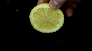 Kitchen life hack: Using a lemon to clean frying pan stains