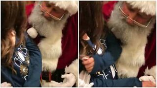 Pikkutyttö pyytää joulupukkia parantamaan sairaan serkkunsa