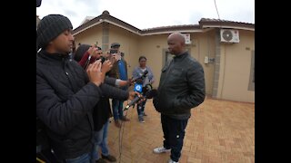 SOUTH AFRICA - Durban - HAWKS, Asset Forfeiture Unit raid Zandile Gumede's home(Videos) (YRy)