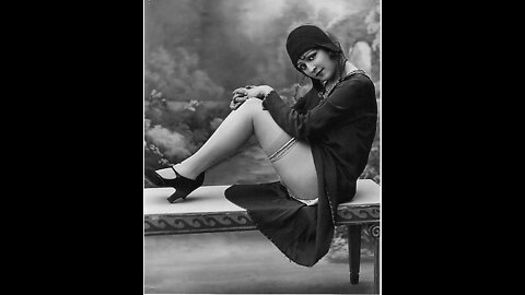 Sexy Roaring Twenties Ladies in Vintage Stockings - 1920's Music