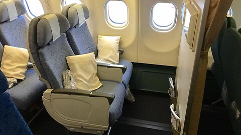 Cathay Pacific A330 Bulkhead seat | Hong Kong to Adelaide Economy class