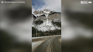 Au Canada, cette avalanche ressemble à une véritable cascade