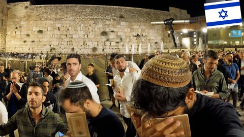 Beautiful 20,000 Jews Praying Selichot At The Western Wall 🇮🇱