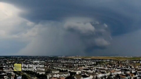 Watch: Giant storm cloud drenches Calgary as it moves menacingly along