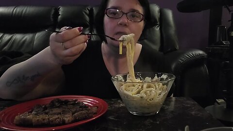 yummy grilled steak with mushrooms and a side of creamy pasta Mukbang Asmr 🍺🍺🥩🥩🍄🍄