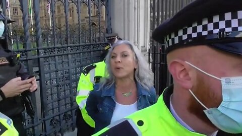 POLICE DETAINE A WOMEN ACUSED OF HARASSING A BBC JOURNALIST NICHOLAS WATT #UNITEFORFREEDOM