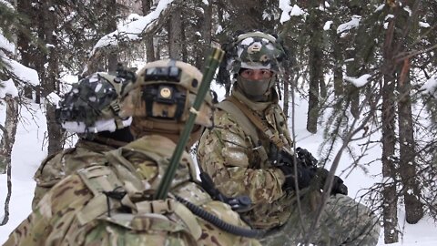 Spartan Paratroopers Conduct a Reconnaissance Surveillance Patrol