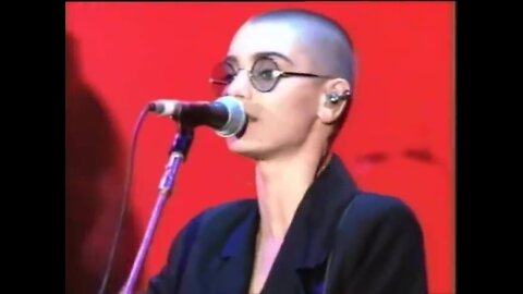 Sinead O'Connor - The Emperor's New Clothes (Live)