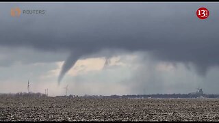 İllinois farm hit by a powerful tornado as severe storms trigger weather warnings in US region