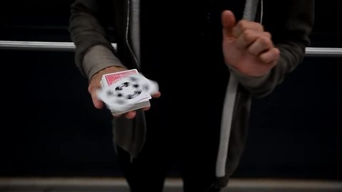 Talented Magician Shows Off Amazing Card Trick Moves