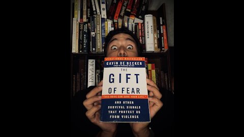 Rumble Book Club with Michael Hernandez : The Gift of Fear by Gavin De Becker