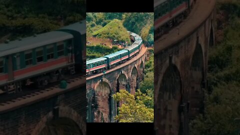 උඩරට මැණිකේ 😍❤️Nine Arches Bridge 😍 beautiful #train #visitsrilanka #srilanka #ninearchbridge