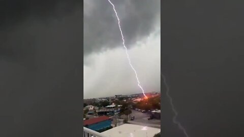 What the heck?!?! That’s some lightning bolt!! #hurricaneian 🌀 | #hurricane 🌀 | #ian
