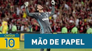 Goleiro do Flamengo é ironizado após falha: "mão de papel!"