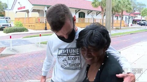 Homeless woman getting help after impressing business owner with her singing
