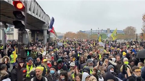 Massive Protests in Paris Against COVID Lockdowns
