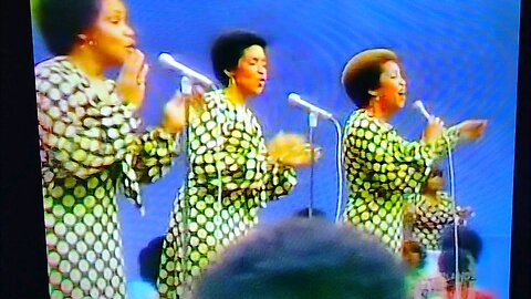 Staple Singers 1974 (Soul Train)Touch A Hand Make A Friend Live+ interview