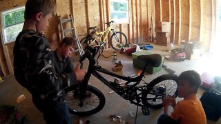 Assembling a shocker 20 bike whith The TexasBoys!