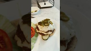 Jalapeño Pepper Jack Smash Burger ￼