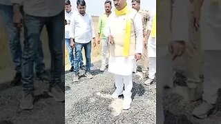 Ghazipur MLA Bedi Ram Viral Video: लाखों में बनी सड़क जूतों से उखड़ी, Rajbhar के विधायक का रौद्र रूप
