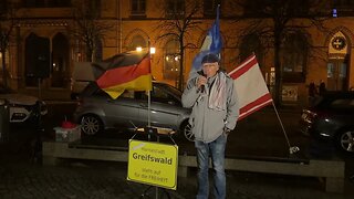 Greifswald - Handtuch Heiko mit seinem Redebeitrag 20-02-2023