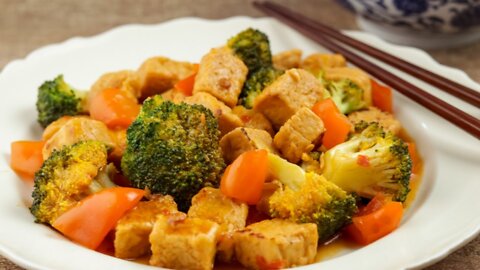 Hunan-Style Quorn & Broccoli Stir-Fry (Keto Diet)