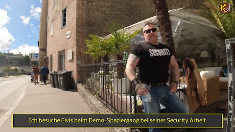 Ich besuche Elvis beim Demo-Spaziergang bei seiner Security Arbeit