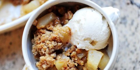 Nice And Easy Pear Crumble