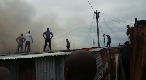 SOUTH AFRICA - Cape Town - Tshepetshepe shack fire in Khayelitsha (Cell Phone Pictures and Video) (gzN)