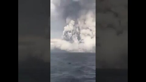 Insane Video Of The Ongoing Hunga Tonga-Hunga Haʻapai Volcano Eruption That Caused A Tsunami