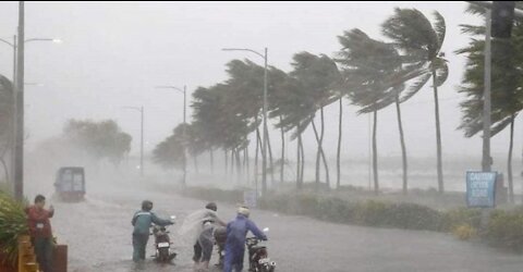 Cyclone lashes India, Bangladesh after 1.1M evacuated