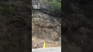 Scary eyewitness footage shows moment a rockslide crashes into a car park #Tennessee #GBNAmerica